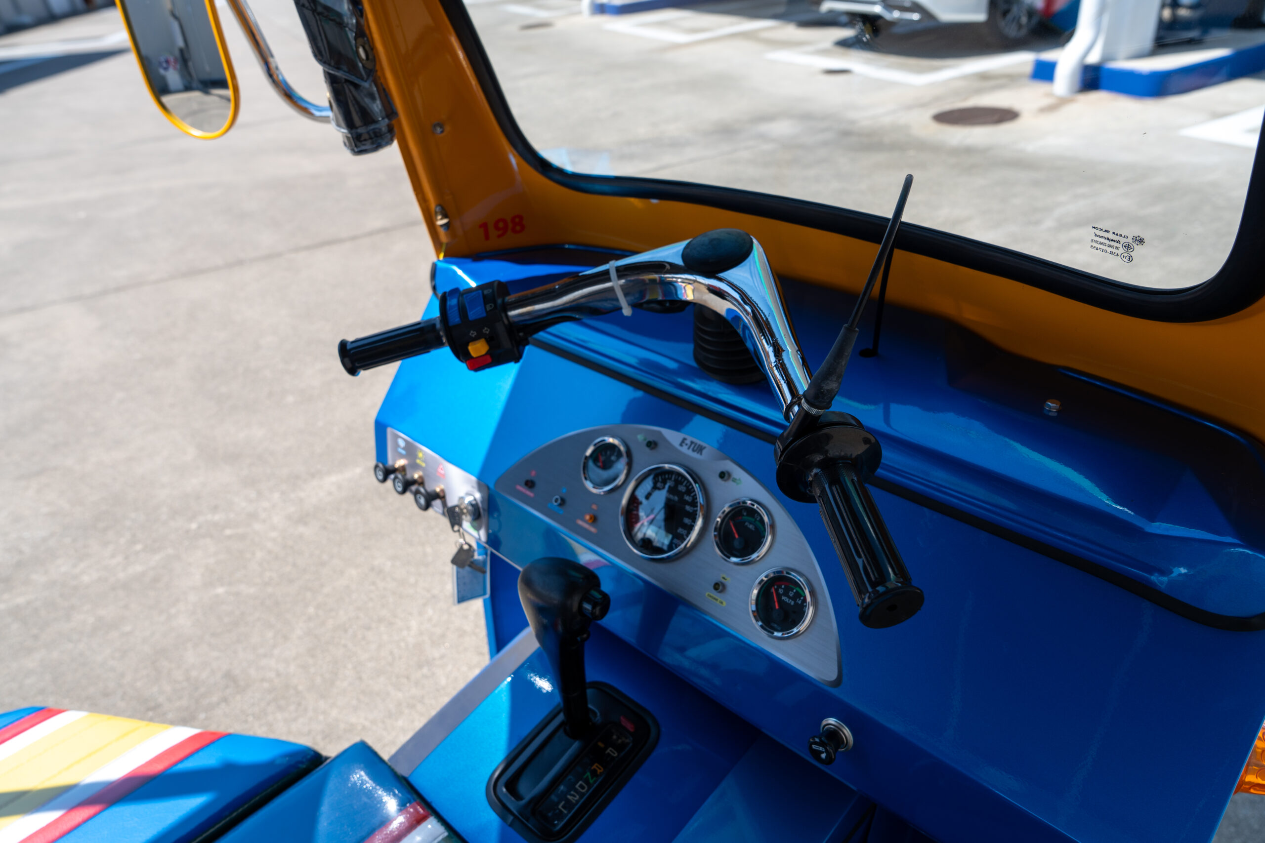 トゥクトゥク　ET4T