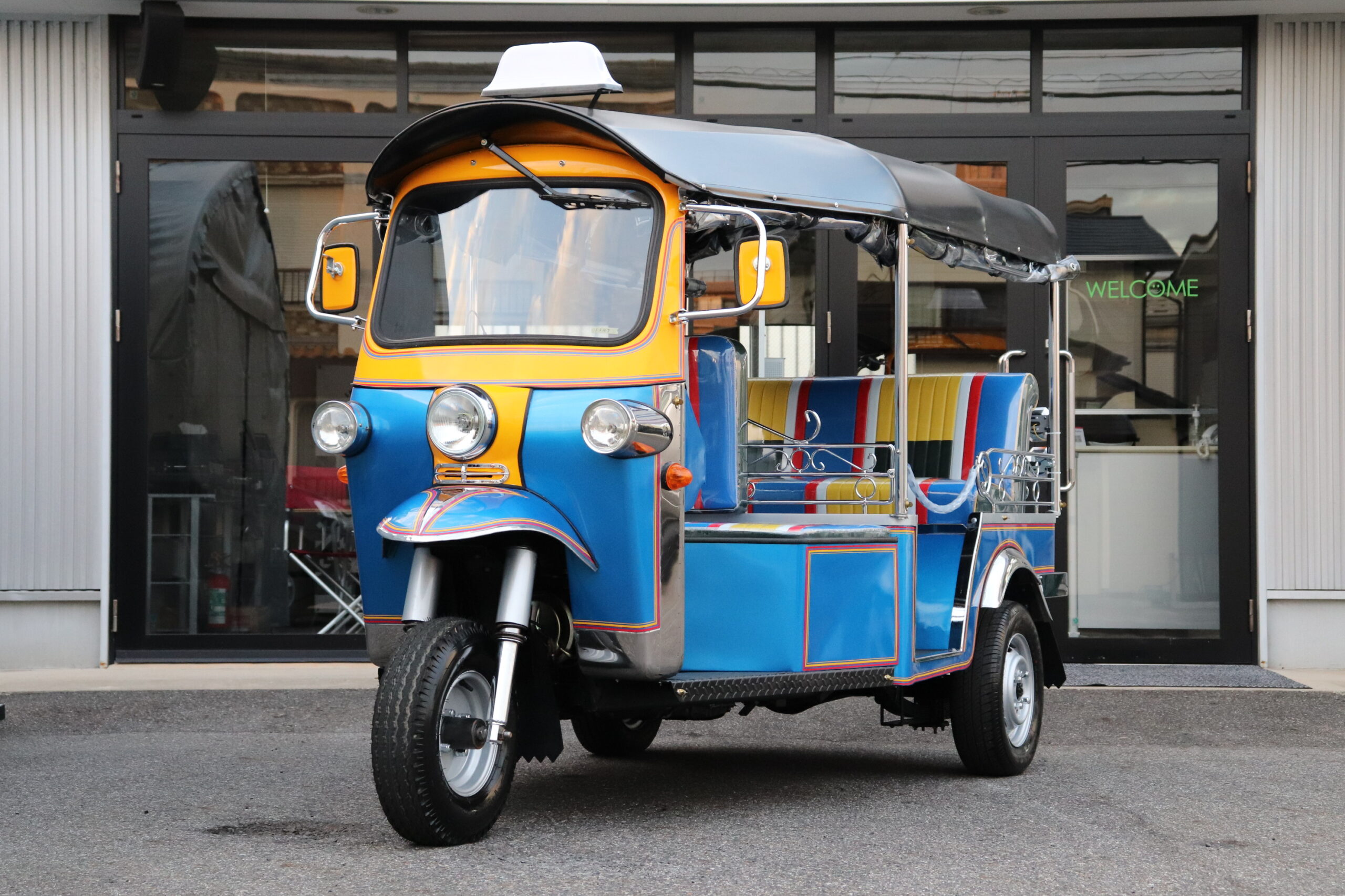 トゥクトゥク4人乗り即納可能な車両有ります！！｜E-TUK ～TUKTUK（トゥクトゥク）輸入元・販売・中古 全国対応 大阪府大阪市浪速区～